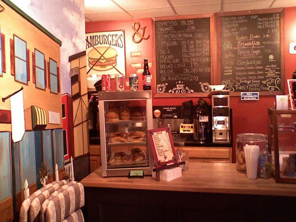 Atmosfera i wystrój: jak różni się kawiarnia od coffee shopu